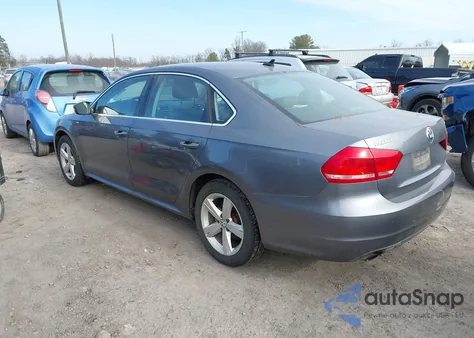 2014 Volkswagen Passat 1.8T Wolfsburg Edition z USA, uszkodzony, nr VIN 1VWAT7A37EC045145